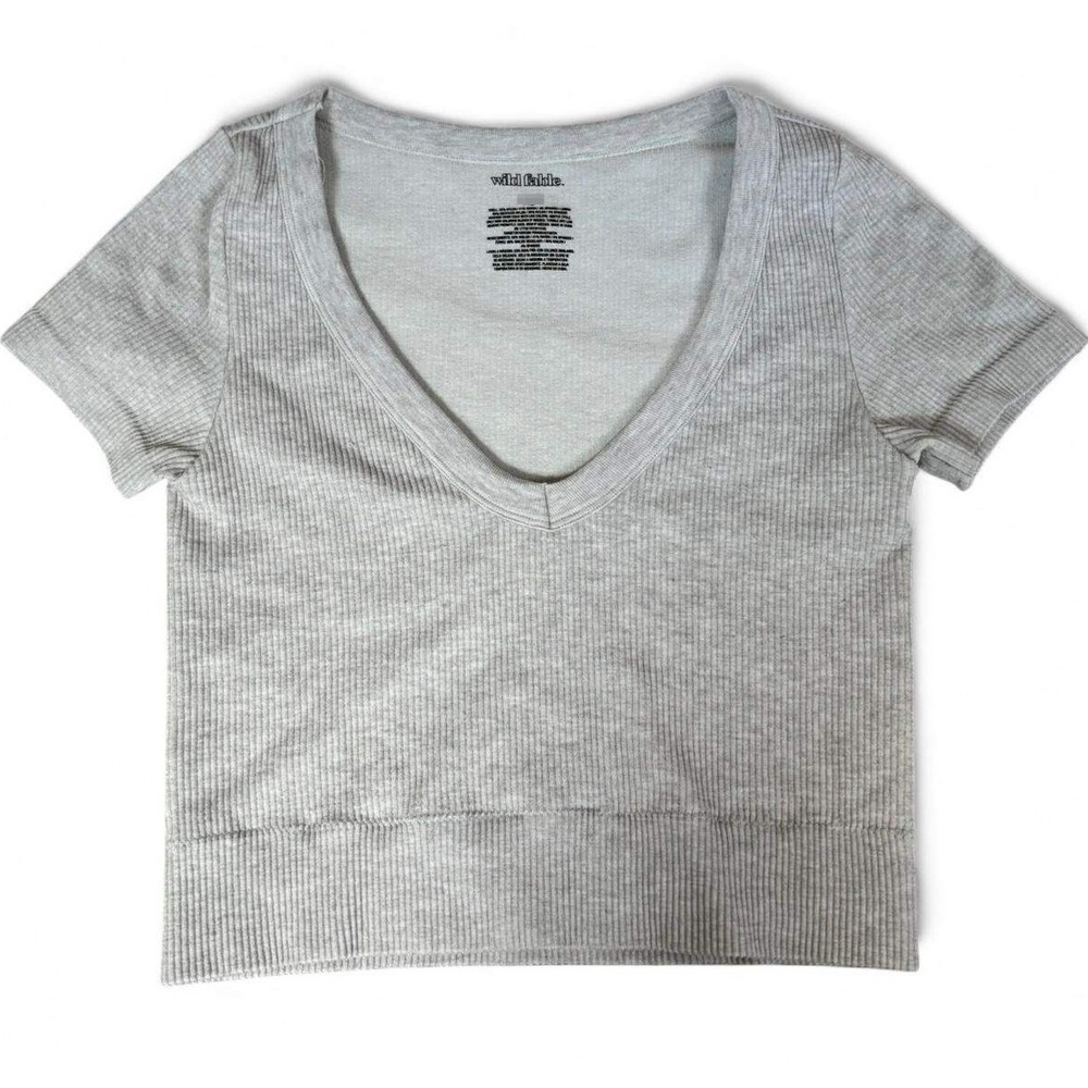XL WIld Fable thick micro rib strong stretch v neck crop Gray cling fit love it